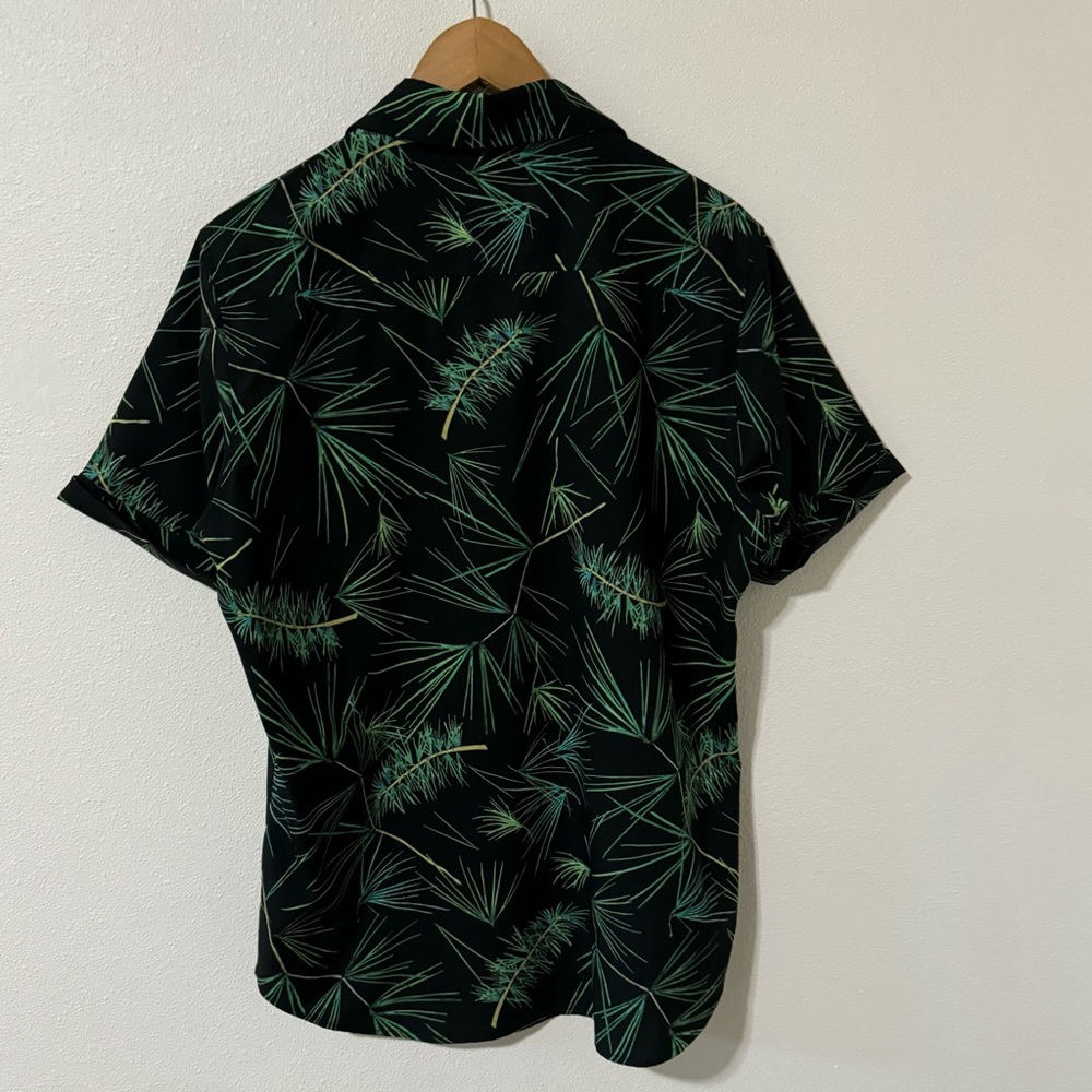 Helly Hansen Oya Short Sleeve Button Shirt Ebony Black Green Pine Tree Print-M - Picture 3 of 9